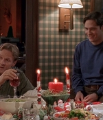 ROSWELL_-_S2X10_A_ROSWELL_CHRITMAS_CAROL_512.jpg
