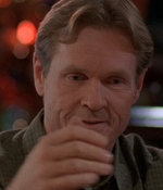 ROSWELL_-_S2X10_A_ROSWELL_CHRITMAS_CAROL_516.jpg