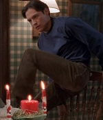 ROSWELL_-_S2X10_A_ROSWELL_CHRITMAS_CAROL_528.jpg