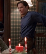ROSWELL_-_S2X10_A_ROSWELL_CHRITMAS_CAROL_530.jpg