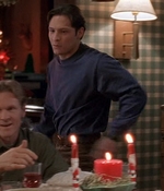 ROSWELL_-_S2X10_A_ROSWELL_CHRITMAS_CAROL_532.jpg