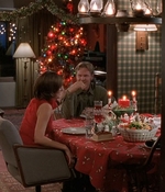 ROSWELL_-_S2X10_A_ROSWELL_CHRITMAS_CAROL_546.jpg