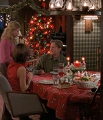 ROSWELL_-_S2X10_A_ROSWELL_CHRITMAS_CAROL_565.jpg