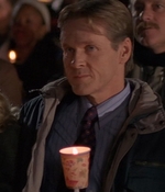 ROSWELL_-_S2X10_A_ROSWELL_CHRITMAS_CAROL_576.jpg