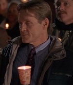 ROSWELL_-_S2X10_A_ROSWELL_CHRITMAS_CAROL_577.jpg