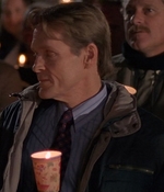 ROSWELL_-_S2X10_A_ROSWELL_CHRITMAS_CAROL_578.jpg