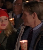ROSWELL_-_S2X10_A_ROSWELL_CHRITMAS_CAROL_583.jpg