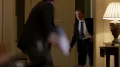 HOMELAND_-_E3X10_A_RED_WHEEL_BARROW_006.jpg