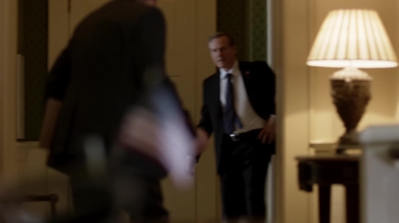 HOMELAND_-_E3X10_A_RED_WHEEL_BARROW_008.jpg