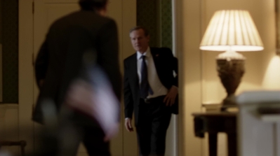 HOMELAND_-_E3X10_A_RED_WHEEL_BARROW_010.jpg