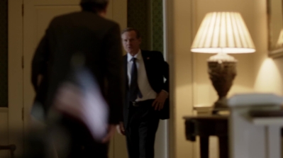 HOMELAND_-_E3X10_A_RED_WHEEL_BARROW_012.jpg