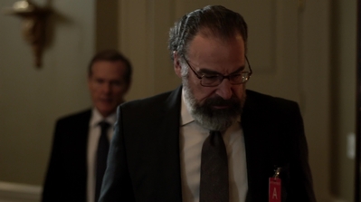 HOMELAND_-_E3X10_A_RED_WHEEL_BARROW_016.jpg