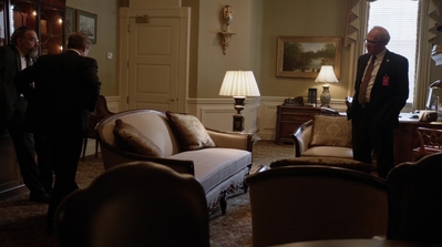 HOMELAND_-_E3X10_A_RED_WHEEL_BARROW_035.jpg