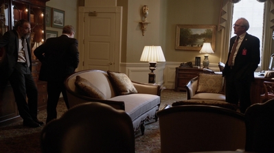 HOMELAND_-_E3X10_A_RED_WHEEL_BARROW_037.jpg