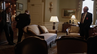 HOMELAND_-_E3X10_A_RED_WHEEL_BARROW_038.jpg