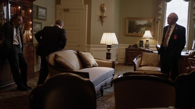 HOMELAND_-_E3X10_A_RED_WHEEL_BARROW_039.jpg