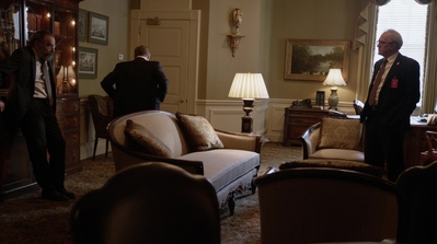 HOMELAND_-_E3X10_A_RED_WHEEL_BARROW_042.jpg