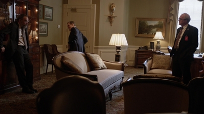 HOMELAND_-_E3X10_A_RED_WHEEL_BARROW_045.jpg
