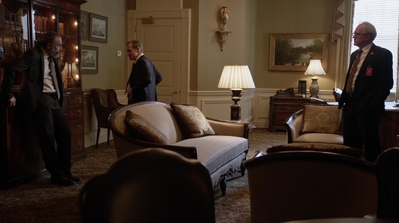 HOMELAND_-_E3X10_A_RED_WHEEL_BARROW_047.jpg
