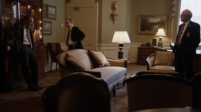 HOMELAND_-_E3X10_A_RED_WHEEL_BARROW_050.jpg