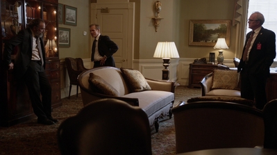 HOMELAND_-_E3X10_A_RED_WHEEL_BARROW_052.jpg