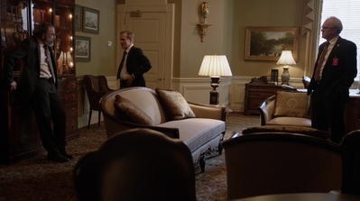 HOMELAND_-_E3X10_A_RED_WHEEL_BARROW_055.jpg