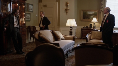 HOMELAND_-_E3X10_A_RED_WHEEL_BARROW_059.jpg