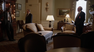 HOMELAND_-_E3X10_A_RED_WHEEL_BARROW_071.jpg