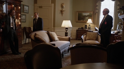 HOMELAND_-_E3X10_A_RED_WHEEL_BARROW_072.jpg