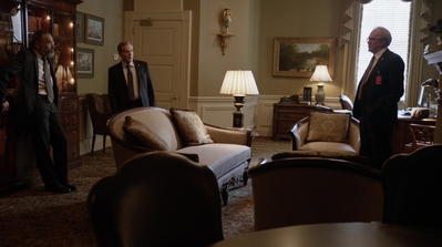HOMELAND_-_E3X10_A_RED_WHEEL_BARROW_073.jpg