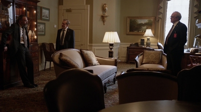 HOMELAND_-_E3X10_A_RED_WHEEL_BARROW_080.jpg