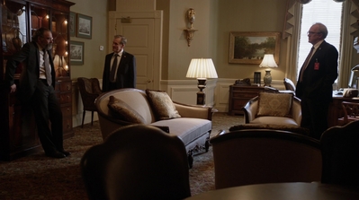 HOMELAND_-_E3X10_A_RED_WHEEL_BARROW_085.jpg