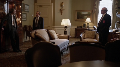 HOMELAND_-_E3X10_A_RED_WHEEL_BARROW_092.jpg