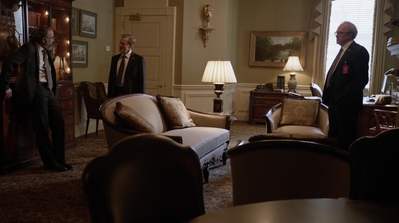 HOMELAND_-_E3X10_A_RED_WHEEL_BARROW_093.jpg