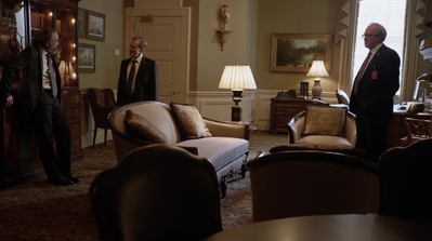 HOMELAND_-_E3X10_A_RED_WHEEL_BARROW_094.jpg