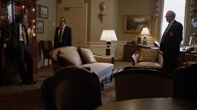 HOMELAND_-_E3X10_A_RED_WHEEL_BARROW_095.jpg