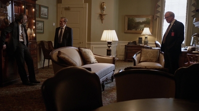 HOMELAND_-_E3X10_A_RED_WHEEL_BARROW_096.jpg