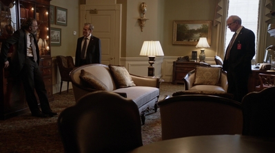 HOMELAND_-_E3X10_A_RED_WHEEL_BARROW_097.jpg