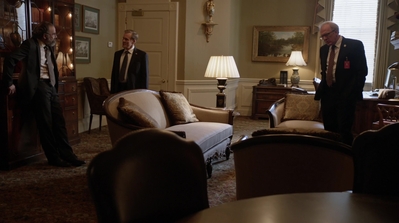 HOMELAND_-_E3X10_A_RED_WHEEL_BARROW_106.jpg