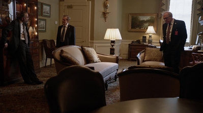 HOMELAND_-_E3X10_A_RED_WHEEL_BARROW_107.jpg