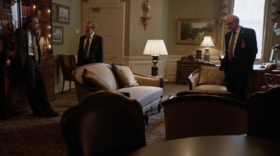 HOMELAND_-_E3X10_A_RED_WHEEL_BARROW_109.jpg
