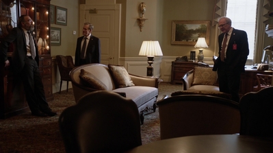 HOMELAND_-_E3X10_A_RED_WHEEL_BARROW_110.jpg