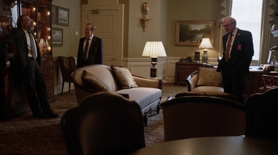 HOMELAND_-_E3X10_A_RED_WHEEL_BARROW_112.jpg