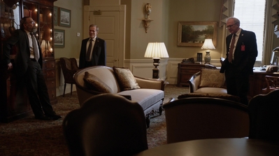 HOMELAND_-_E3X10_A_RED_WHEEL_BARROW_113.jpg
