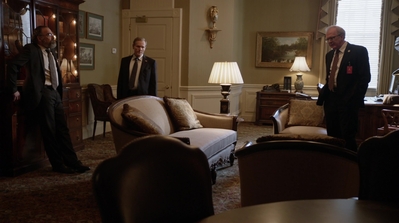 HOMELAND_-_E3X10_A_RED_WHEEL_BARROW_115.jpg
