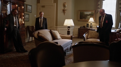 HOMELAND_-_E3X10_A_RED_WHEEL_BARROW_117.jpg