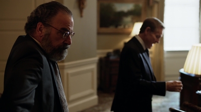HOMELAND_-_E3X10_A_RED_WHEEL_BARROW_170.jpg