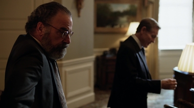 HOMELAND_-_E3X10_A_RED_WHEEL_BARROW_171.jpg