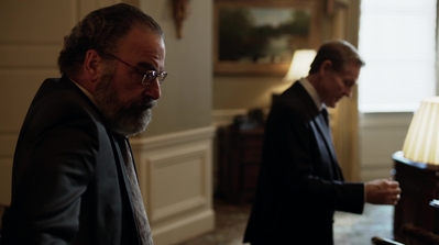HOMELAND_-_E3X10_A_RED_WHEEL_BARROW_172.jpg