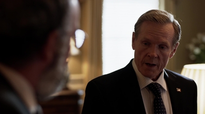 HOMELAND_-_E3X10_A_RED_WHEEL_BARROW_216.jpg